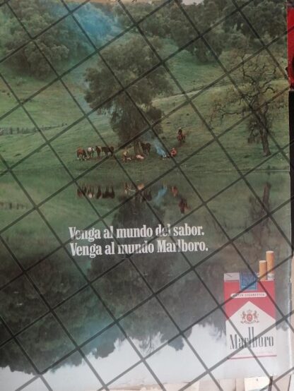 3 CARTELES ANTIGUOS VENGA AL MUNDO MARLBORO 1970s 295 - Imagen 2